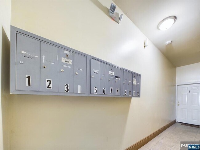 Building Photo - 413-15 Dodd St