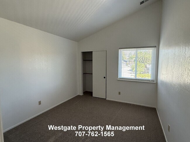 Building Photo - 1604 Cerro Sonoma Cir