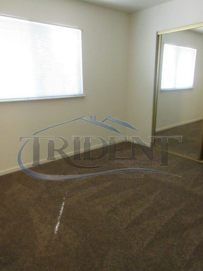 Building Photo - 970-972 Crisp Dr