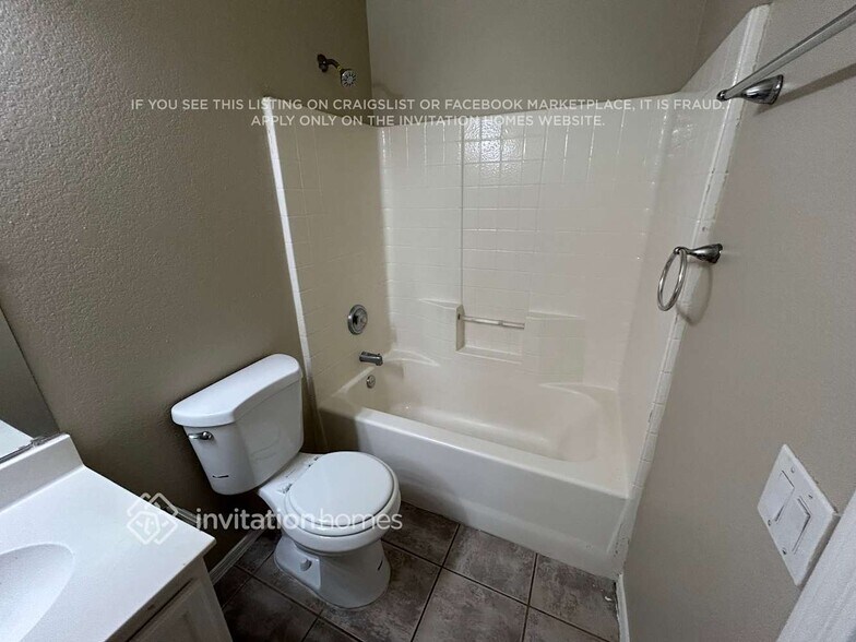 Building Photo - 3102 E Roeser Rd