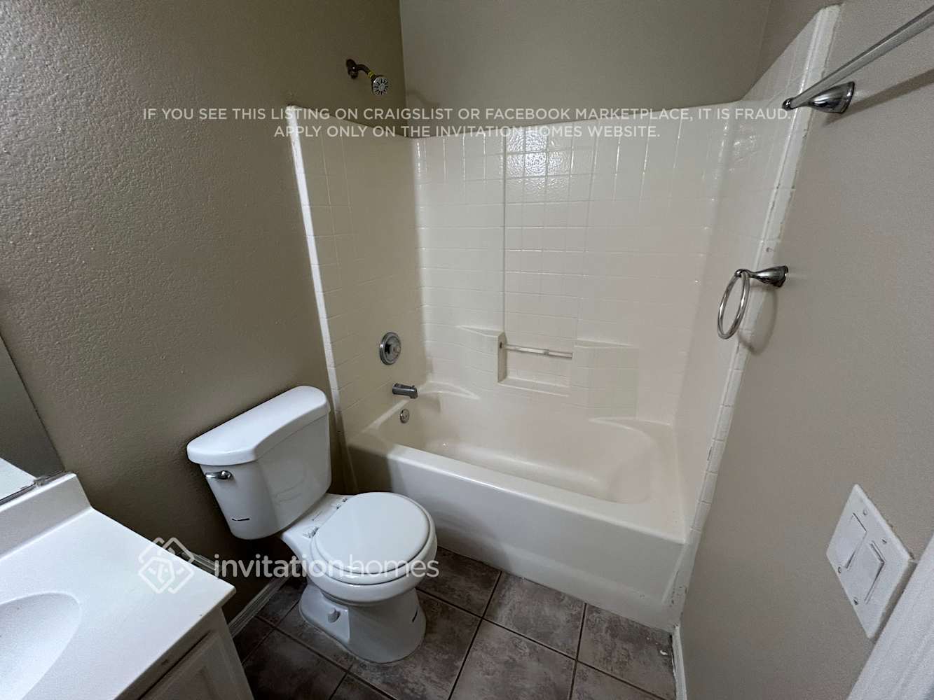 Building Photo - 3102 E Roeser Rd