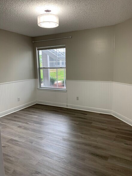 Building Photo - 715 Sugar Bay Way