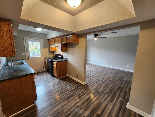 Building Photo - 129 Karen Ct