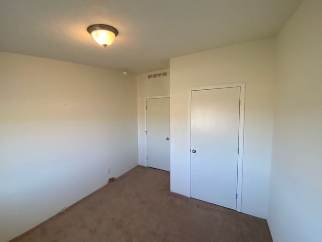 Building Photo - 3 bedroom 2 bath Manufactured home