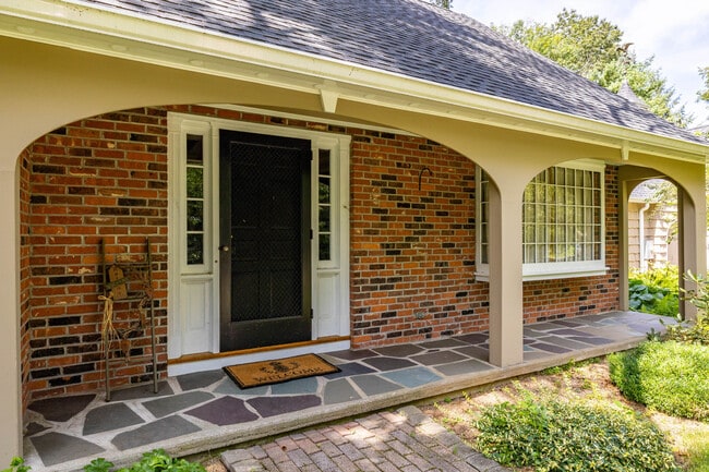 Building Photo - 171 Silver St