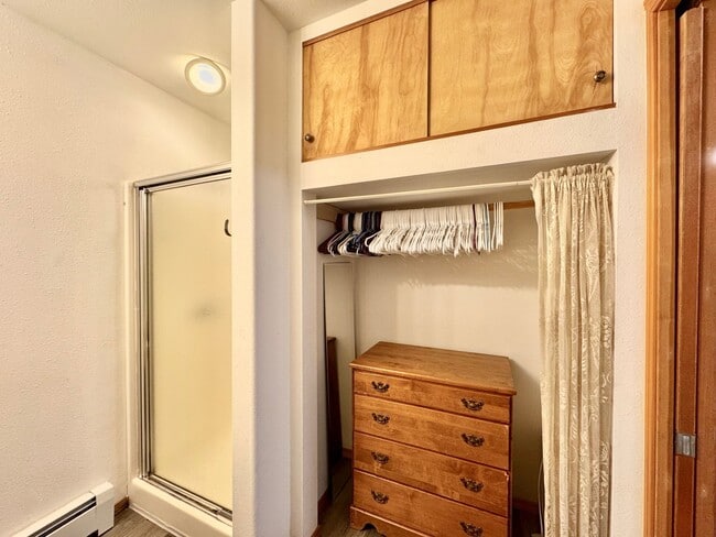 Building Photo - 9126 Wolfram Way