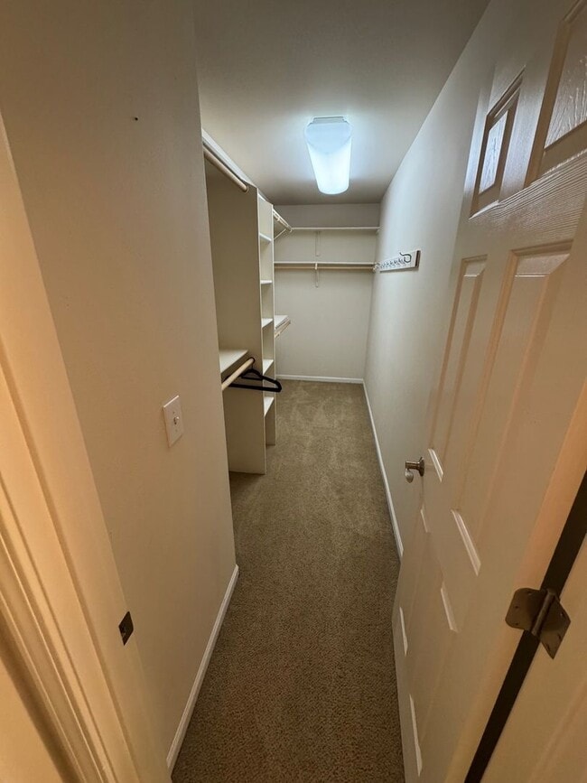 Building Photo - 3 Bed, 2.5 Bath Condo in Eagle River