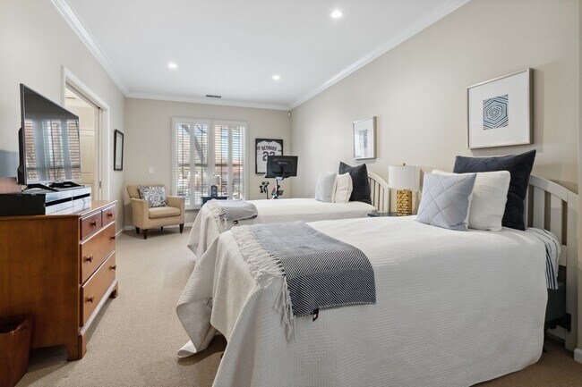 Building Photo - 2740 Valor Dr