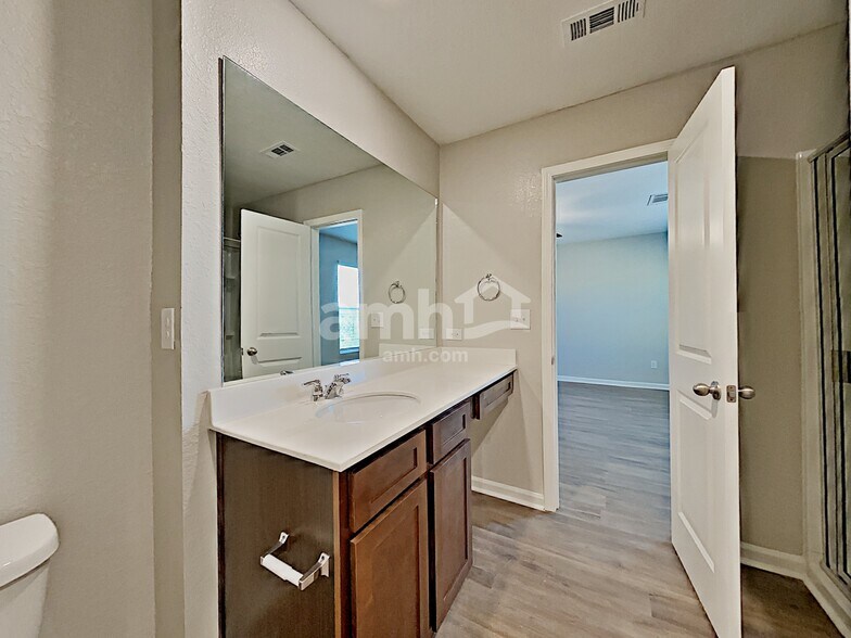 Building Photo - 3430 Ridge HillPkwy