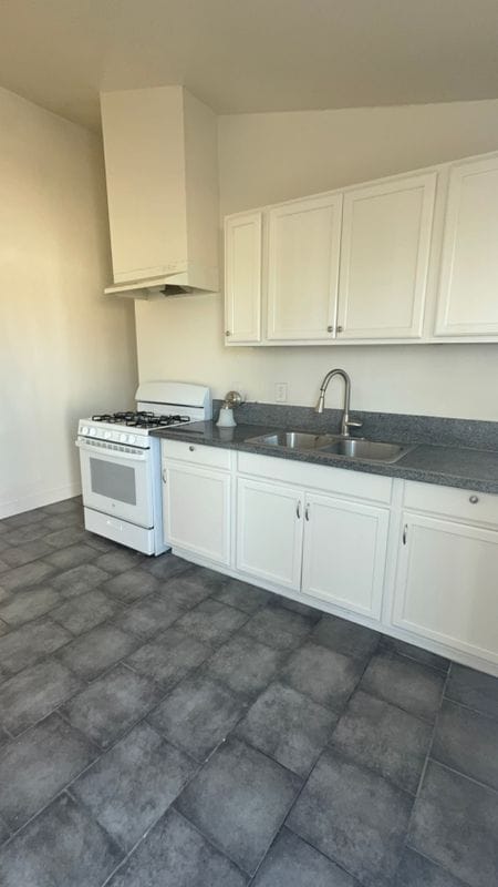 Building Photo - 2558 Cortez St