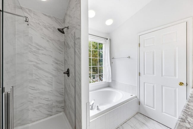 Building Photo - 210 Eisenhower Ct