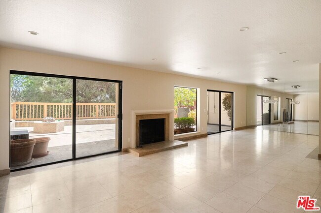 Building Photo - 2748 Bottlebrush Dr