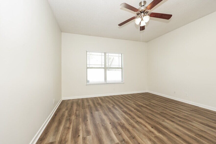 Building Photo - 3342 Cotswold Ln