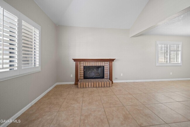 Building Photo - 43007 Pearlwood Dr