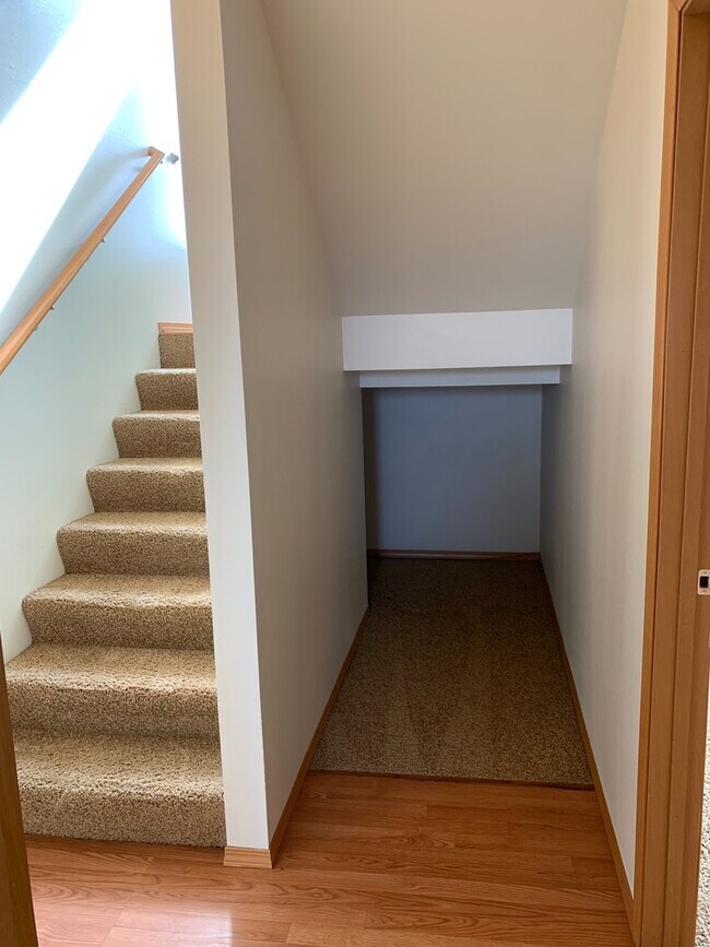 Building Photo - Large Home for Rent in Currier Creek