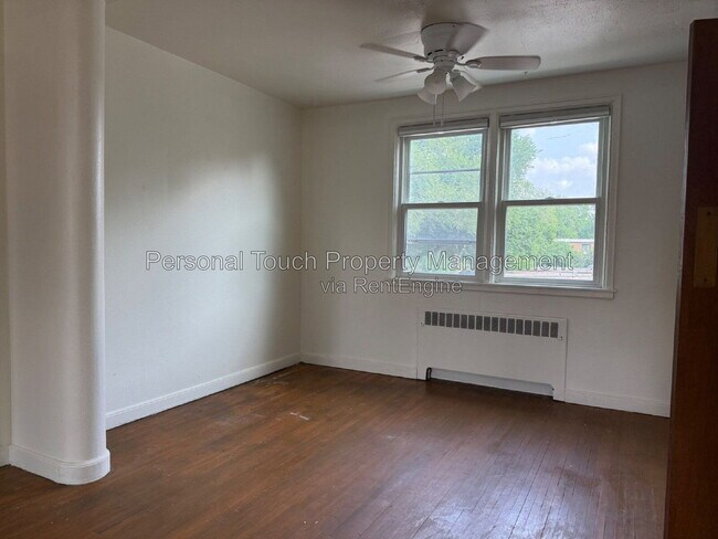Building Photo - 517 12th Ave N