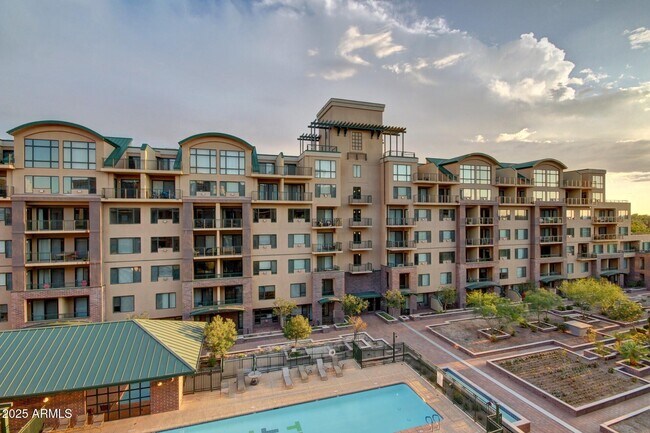 Building Photo - 17 W Vernon Ave