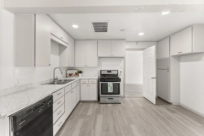 Building Photo - 1814 S 5th St