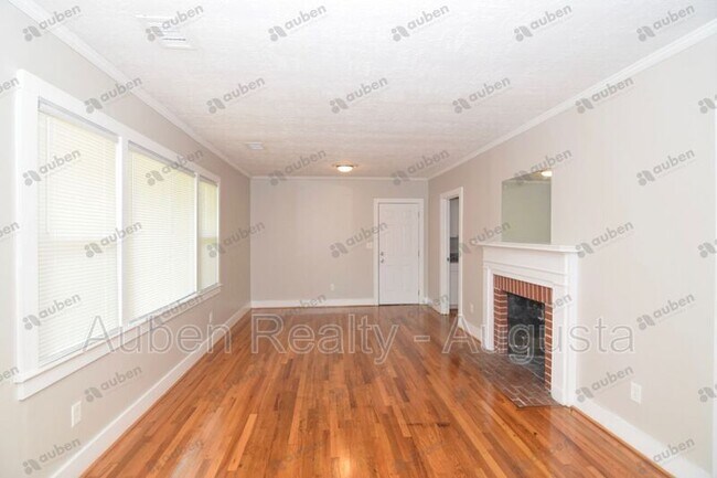 Building Photo - 2037 Spring Hill Ter