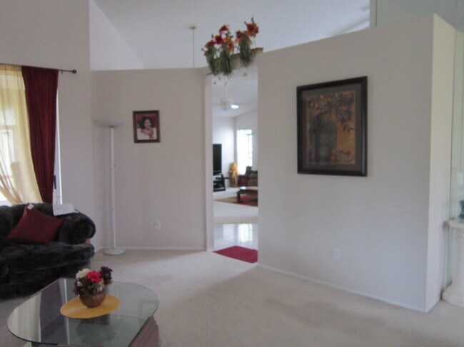 Building Photo - 9302 Pontiac Dr