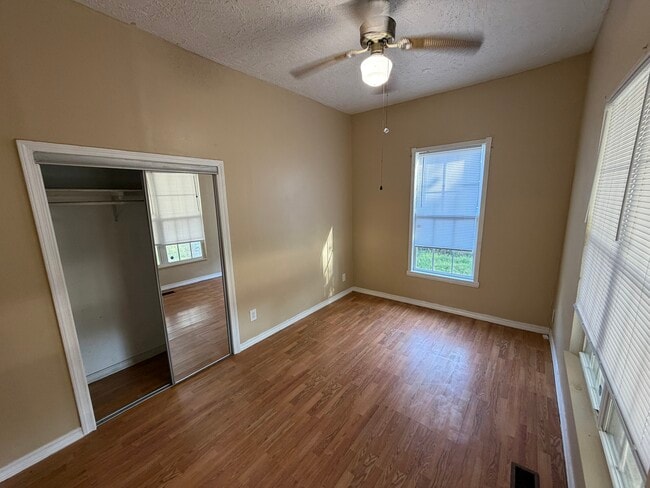 Building Photo - 1606 N Elm St