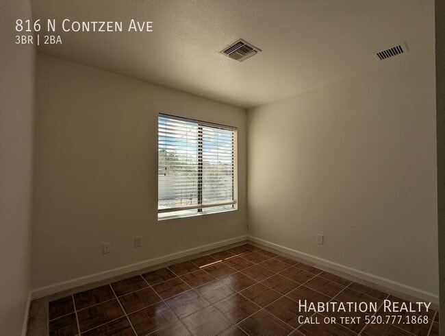 Building Photo - 816 N Contzen Ave