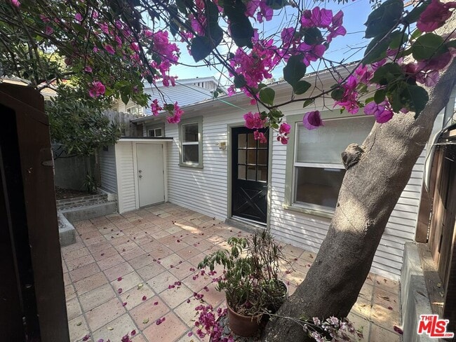 Building Photo - 6853 1/2 W Alta Loma Terrace