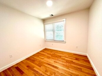 Building Photo - 16 Orchard View Cir