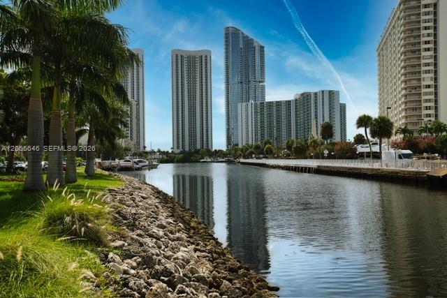 Building Photo - 400 Kings Point Dr