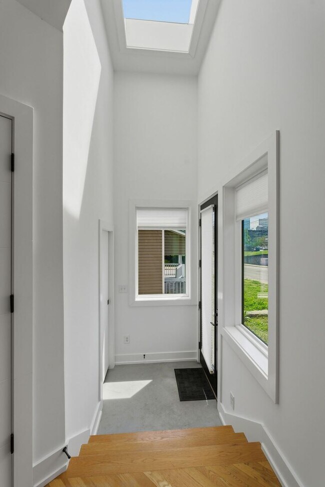 Building Photo - Beautiful 3-BR Property with Rooftop Deck!