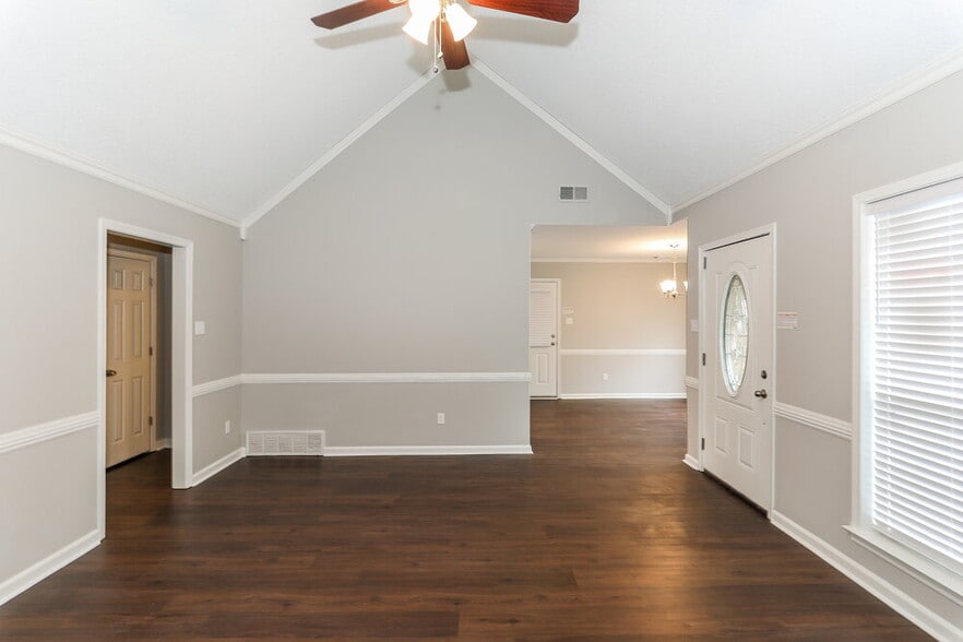 Building Photo - 5896 Pipers Green Ln