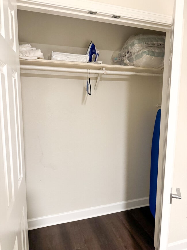 Building Photo - 807 Park Lane