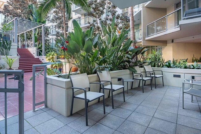 Building Photo - 1431 Pacific Hwy