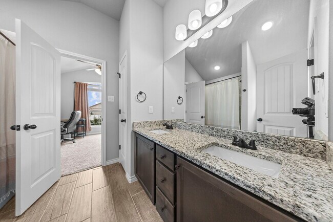 Building Photo - 2635 Settlers Oak Dr