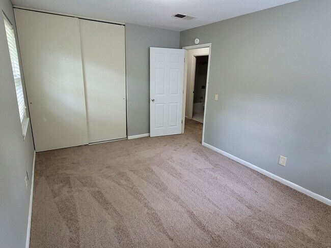 Building Photo - 1704 Ashford Ln