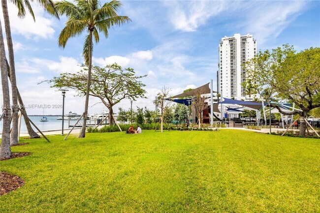 Building Photo - 1800 Sunset Harbour Dr