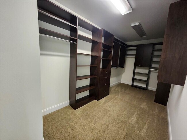 Building Photo - 830 Grove Valley Dr