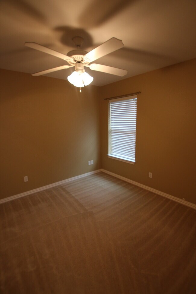 Building Photo - Lease Takeover Opportunity Available! 3 Bedroom Home in Flint!