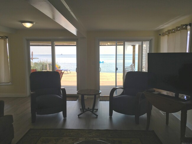 Building Photo - 989 Fairfield Beach Rd