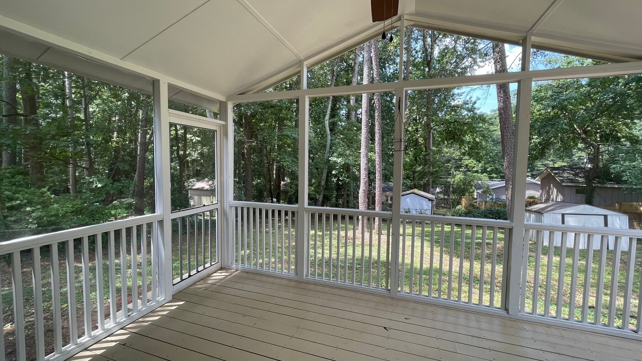 Building Photo - 956 Seville Dr
