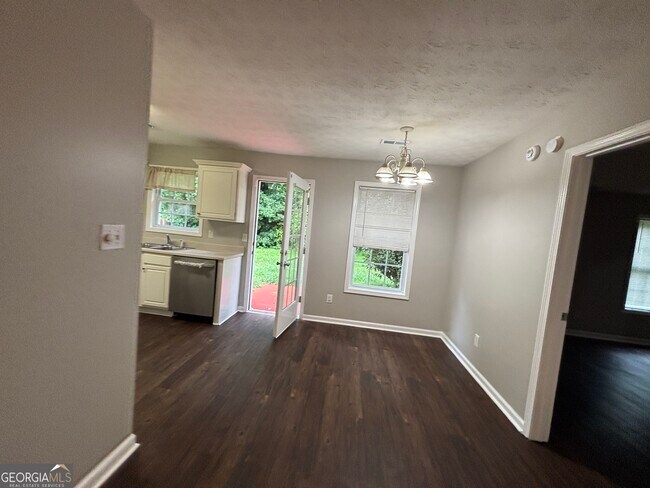 Building Photo - 43 Canterbury Dr