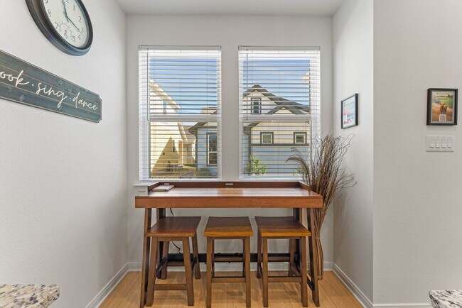 Building Photo - 2119 Hofstaat