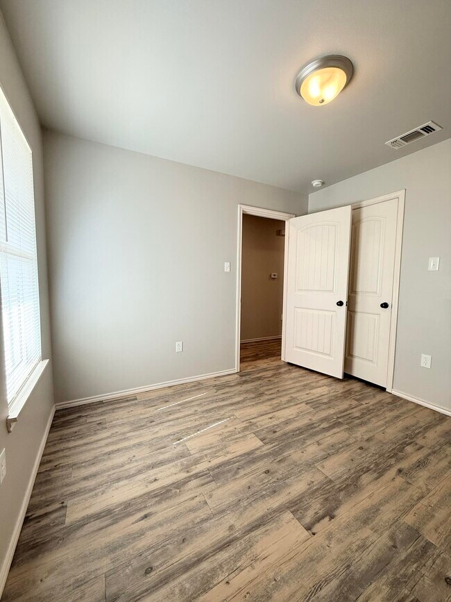 Building Photo - 1716 E 14th St