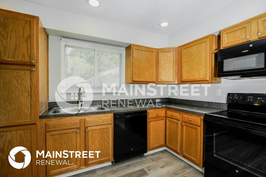 Building Photo - 9335 Donerail Way