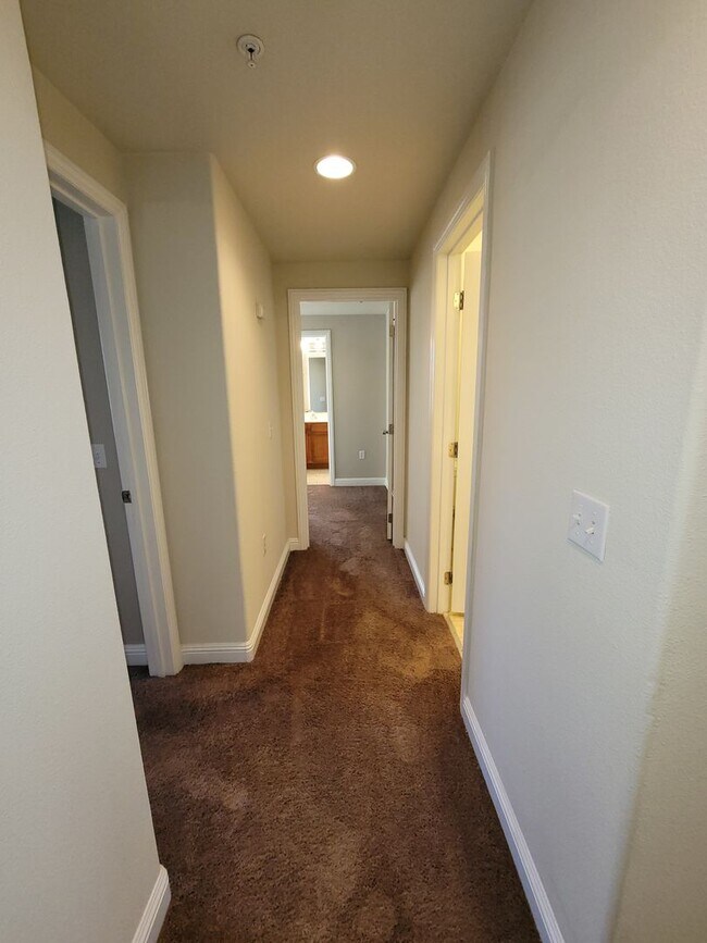 Building Photo - Westlake Villas Condo