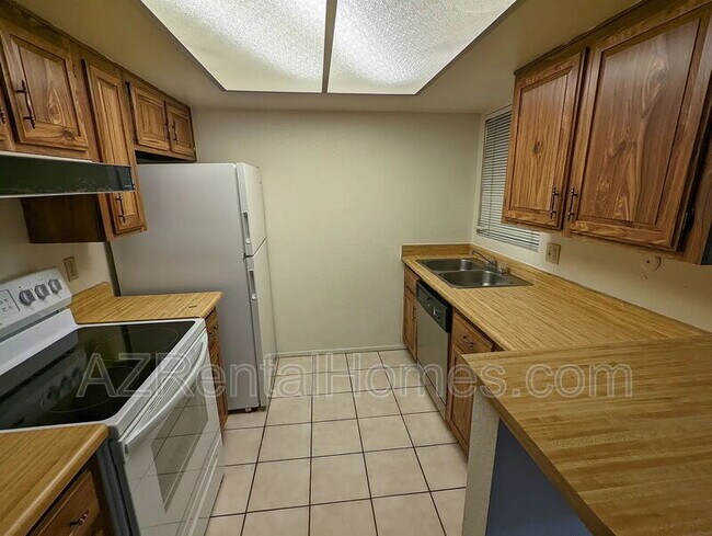 Building Photo - 461 W Holmes Ave