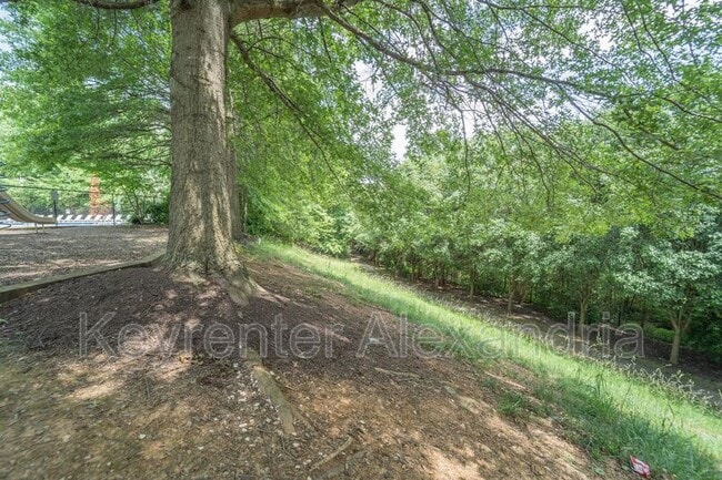 Building Photo - 13183 Oak Farm Dr