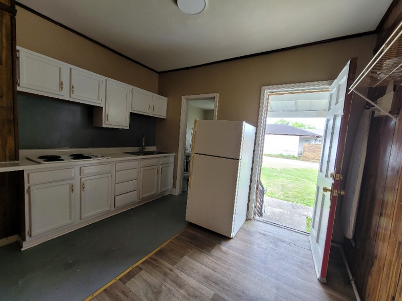 Building Photo - 1107 Odeon St