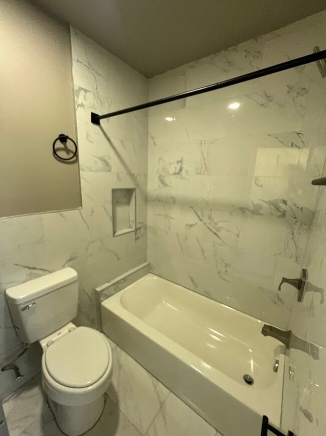 Building Photo - 648 S 17th St