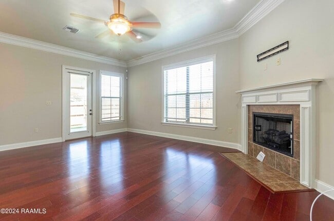 Building Photo - 3 bedroom, 2 bath home